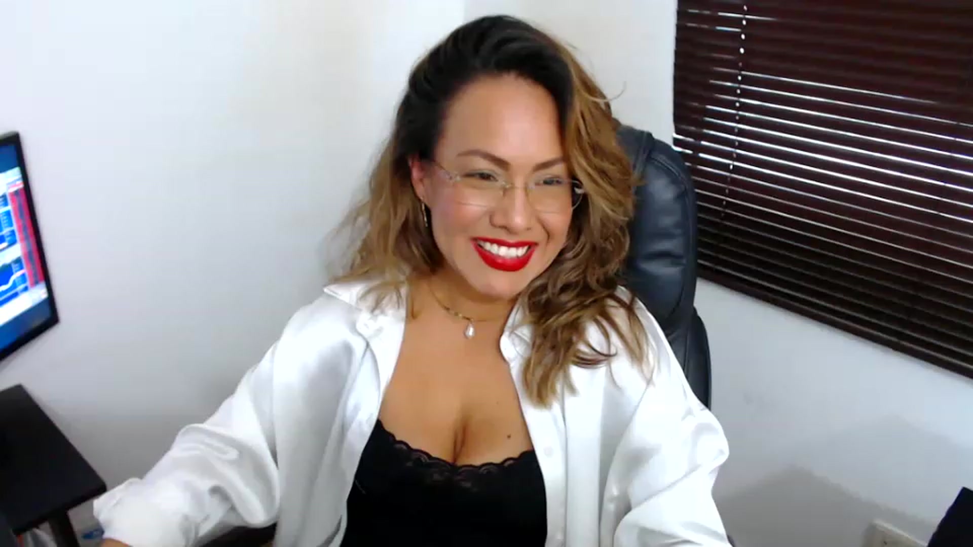 Gallery image thumbnail from office_secret's myfreecams stream on, 03/08/2023, 18:59 image 20 of 20
