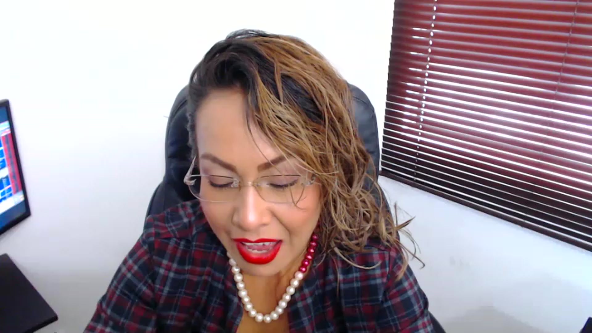 Gallery image thumbnail from office_secret's myfreecams stream on, 03/09/2023, 17:17 image 5 of 20