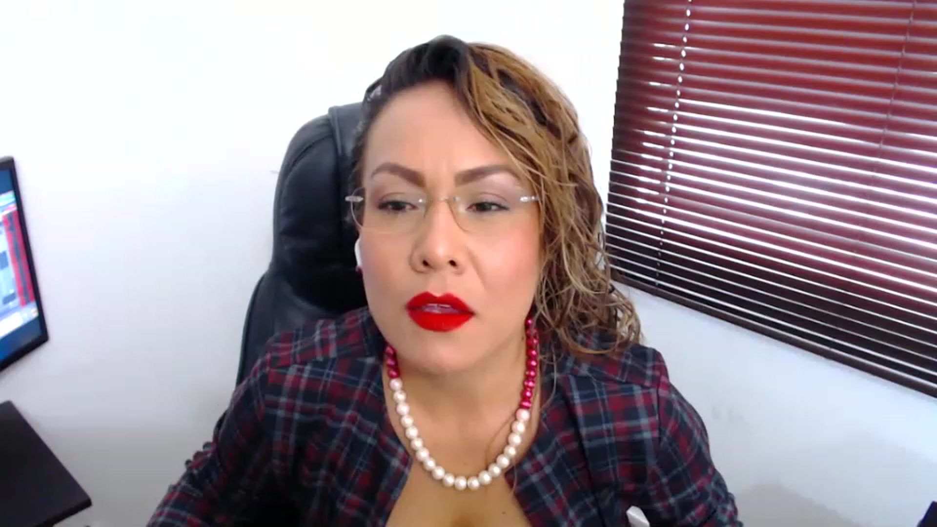 Gallery image thumbnail from office_secret's myfreecams stream on, 03/09/2023, 17:17 image 2 of 20
