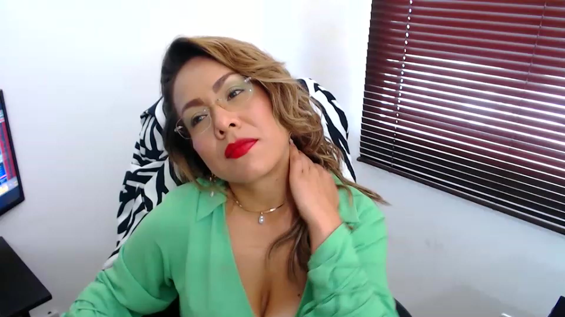 Gallery image thumbnail from office_secret's myfreecams stream on, 03/10/2023, 18:15 image 7 of 20