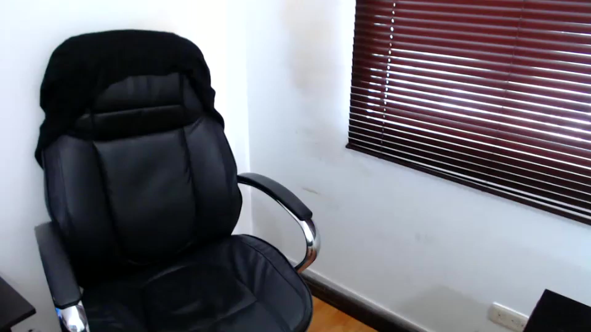 Gallery image thumbnail from office_secret's myfreecams stream on, 03/13/2023, 18:28 image 17 of 20