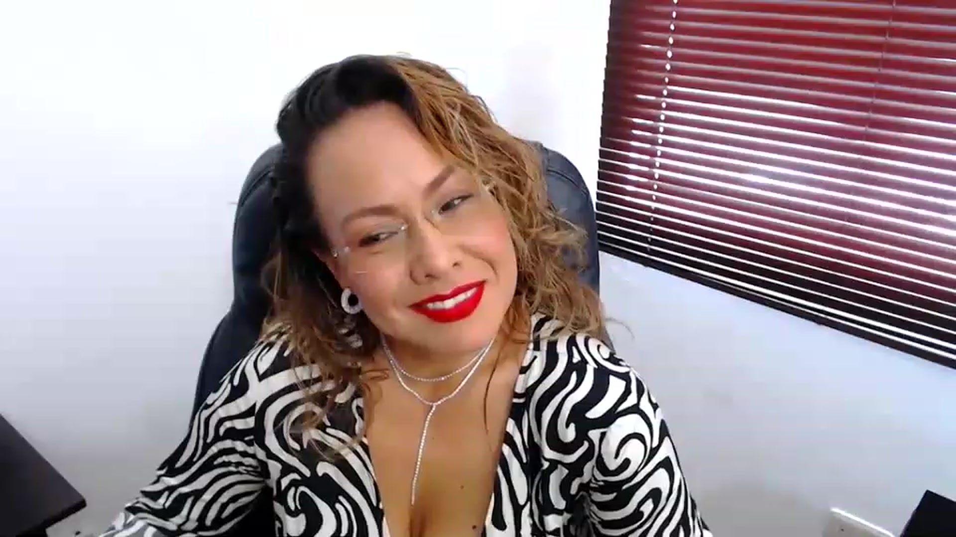 Gallery image thumbnail from office_secret's myfreecams stream on, 03/14/2023, 17:15 image 11 of 20