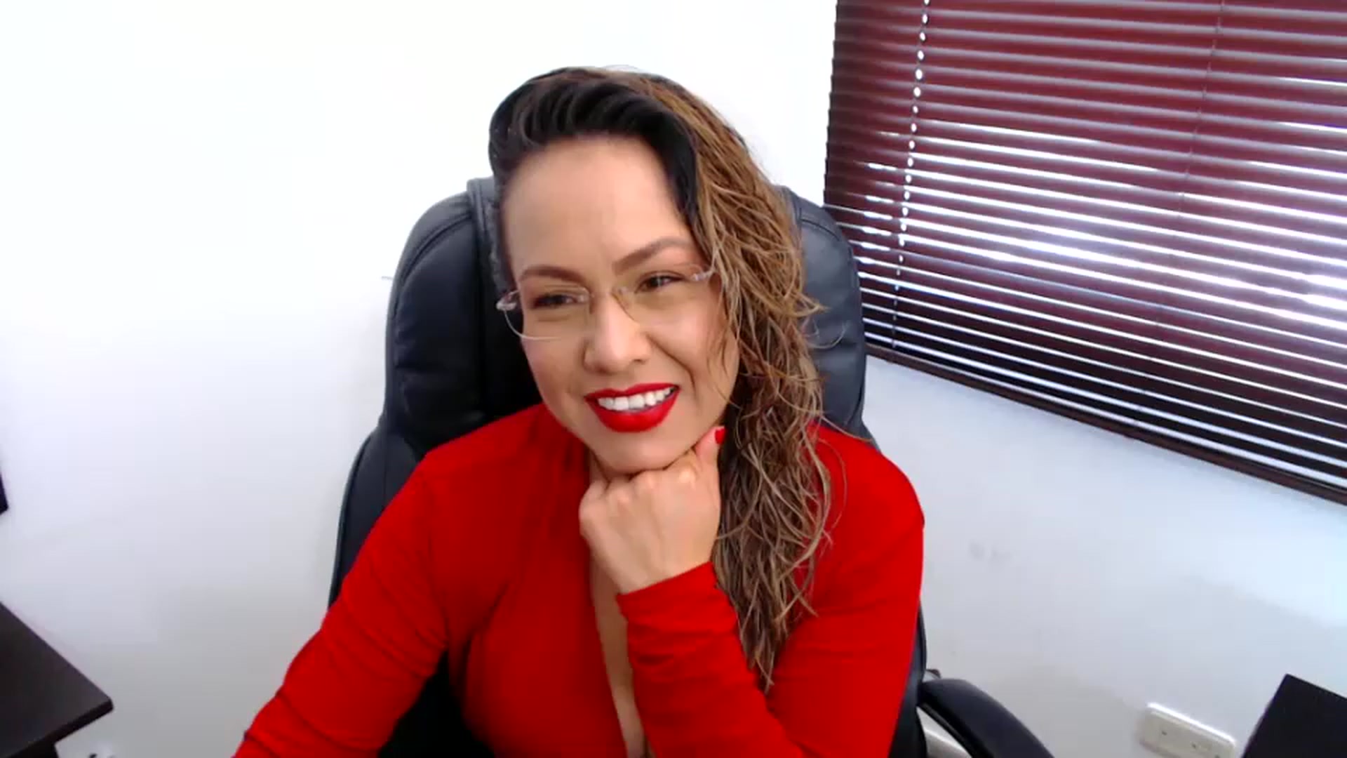 Gallery image thumbnail from office_secret's myfreecams stream on, 03/17/2023, 16:53 image 4 of 20