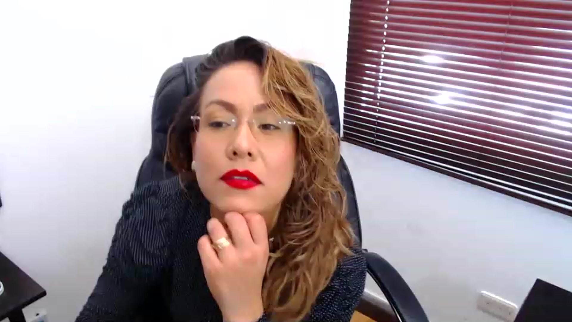 Gallery image thumbnail from office_secret's myfreecams stream on, 03/20/2023, 18:21 image 19 of 20