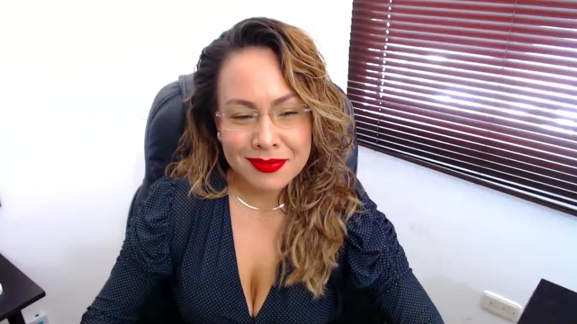 Gallery image thumbnail from office_secret's myfreecams stream on, 03/20/2023, 19:21 image 2 of 20