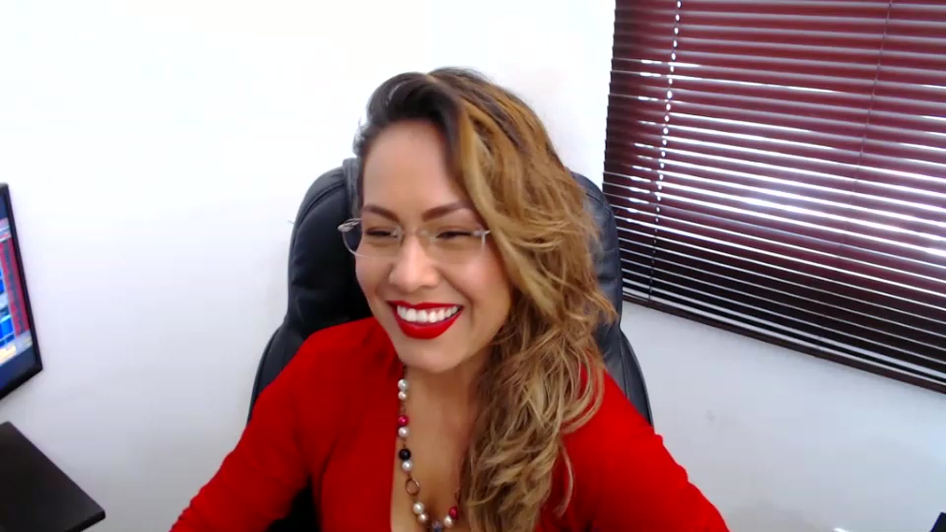 Gallery image thumbnail from office_secret's myfreecams stream on, 03/22/2023, 17:32 image 2 of 20