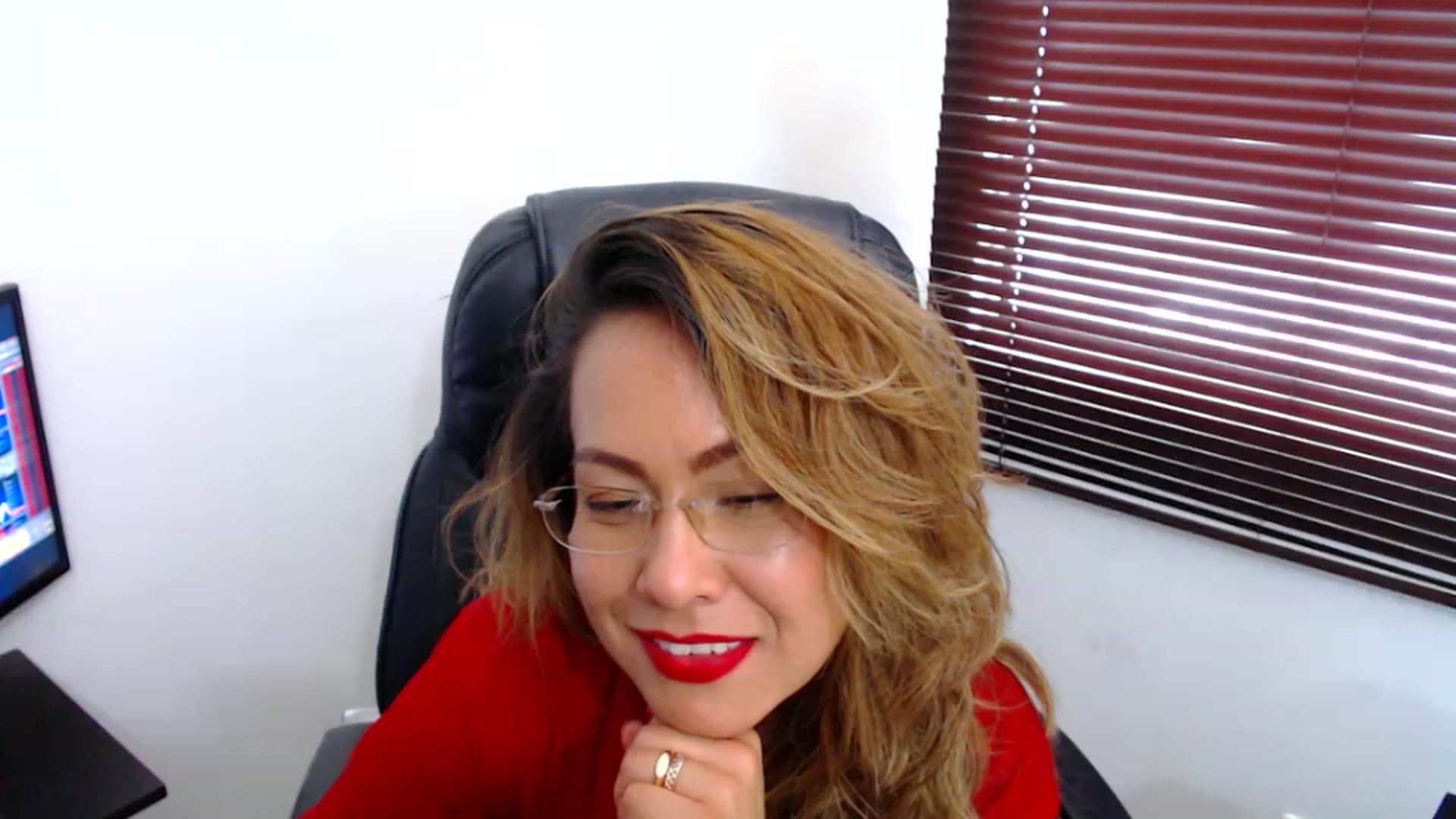 Gallery image thumbnail from office_secret's myfreecams stream on, 03/22/2023, 19:04 image 19 of 20