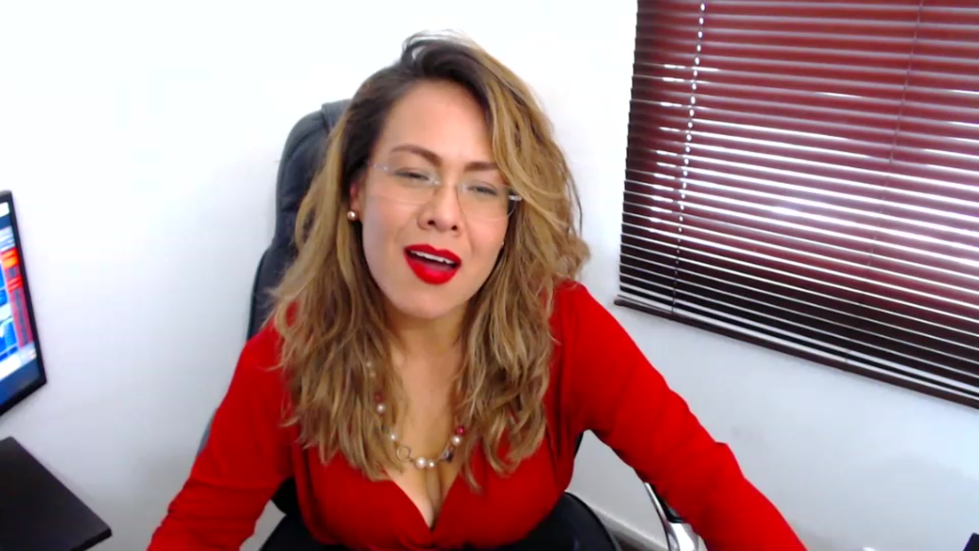 Gallery image thumbnail from office_secret's myfreecams stream on, 03/22/2023, 19:04 image 12 of 20