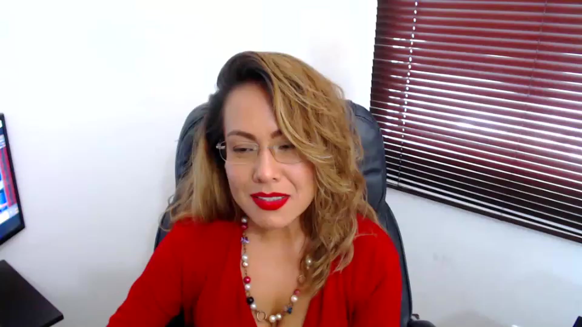 Gallery image thumbnail from office_secret's myfreecams stream on, 03/22/2023, 19:04 image 2 of 20