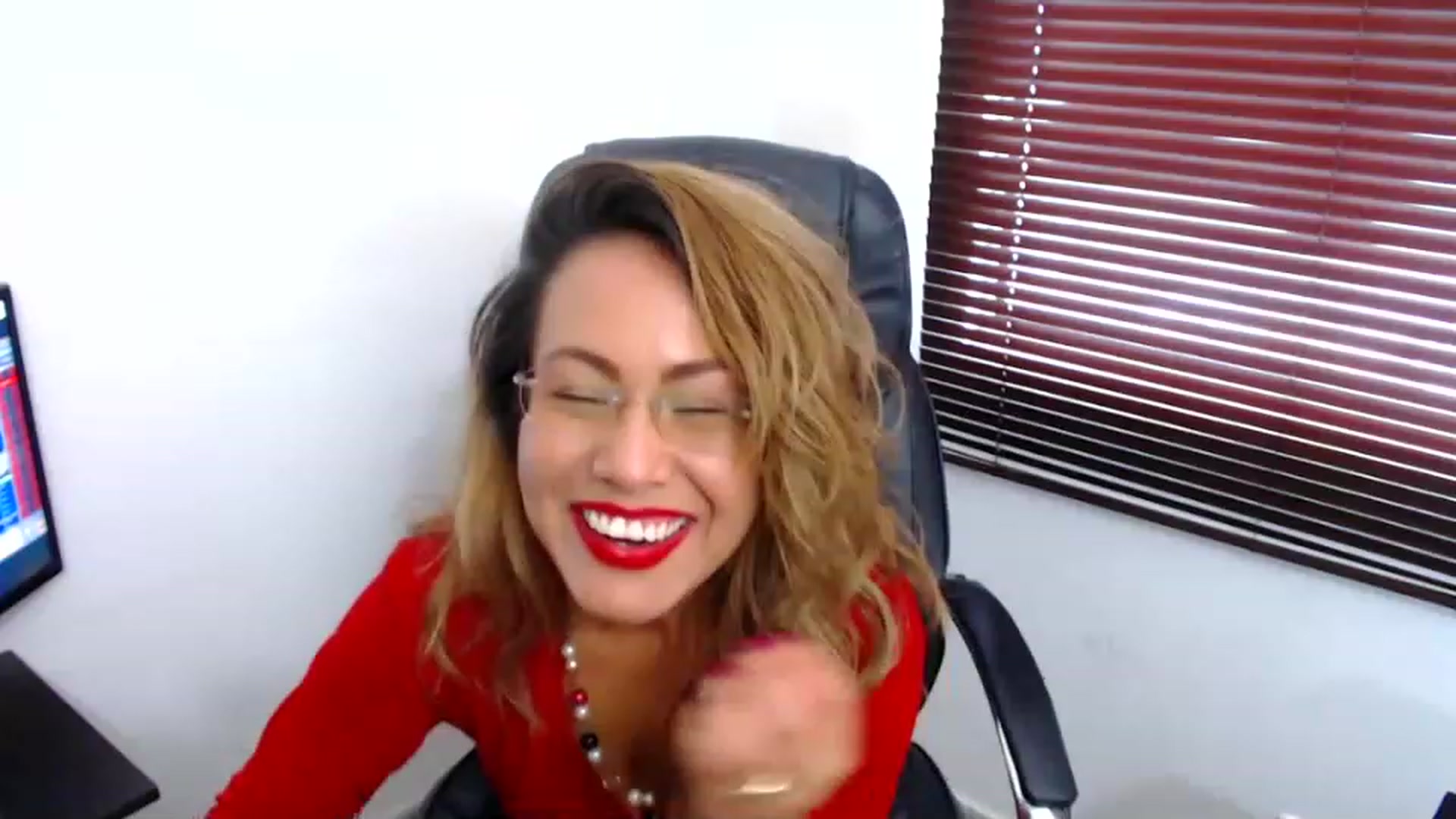 Gallery image thumbnail from office_secret's myfreecams stream on, 03/22/2023, 19:04 image 5 of 20