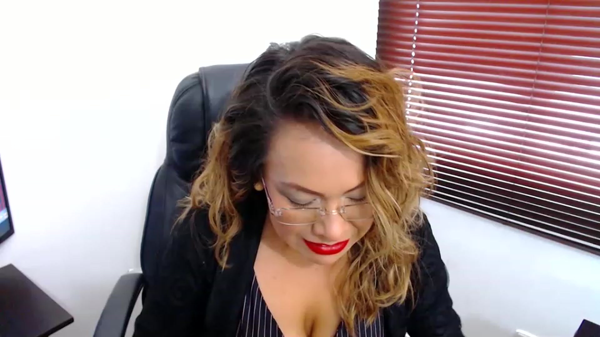 Gallery image thumbnail from office_secret's myfreecams stream on, 03/23/2023, 17:28 image 15 of 20