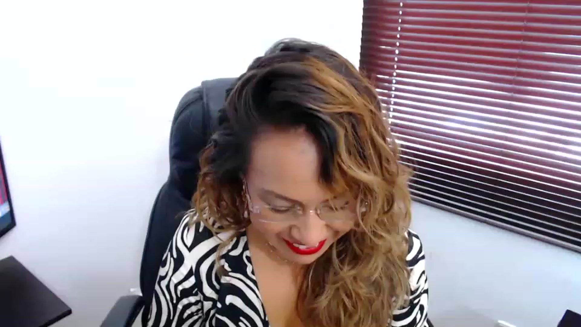 Gallery image thumbnail from office_secret's myfreecams stream on, 03/24/2023, 18:07 image 5 of 20