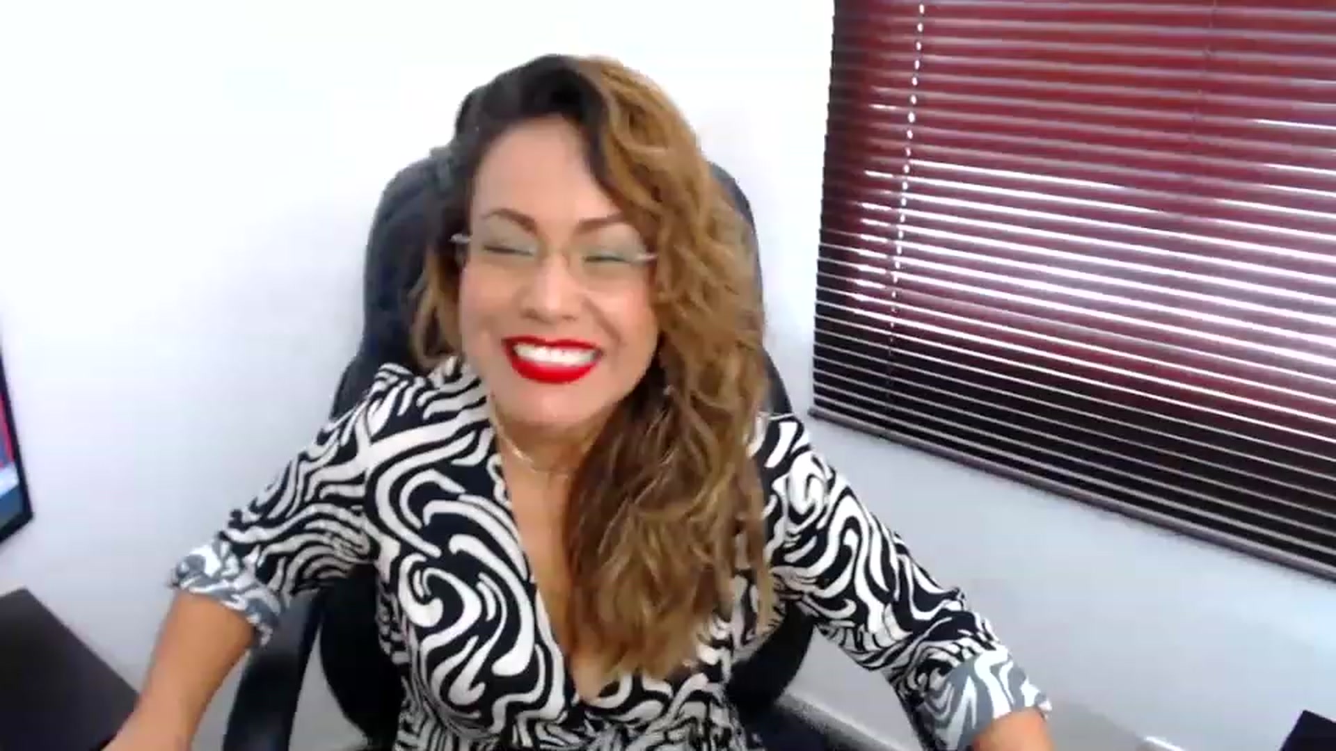 Gallery image thumbnail from office_secret's myfreecams stream on, 03/24/2023, 18:07 image 14 of 20