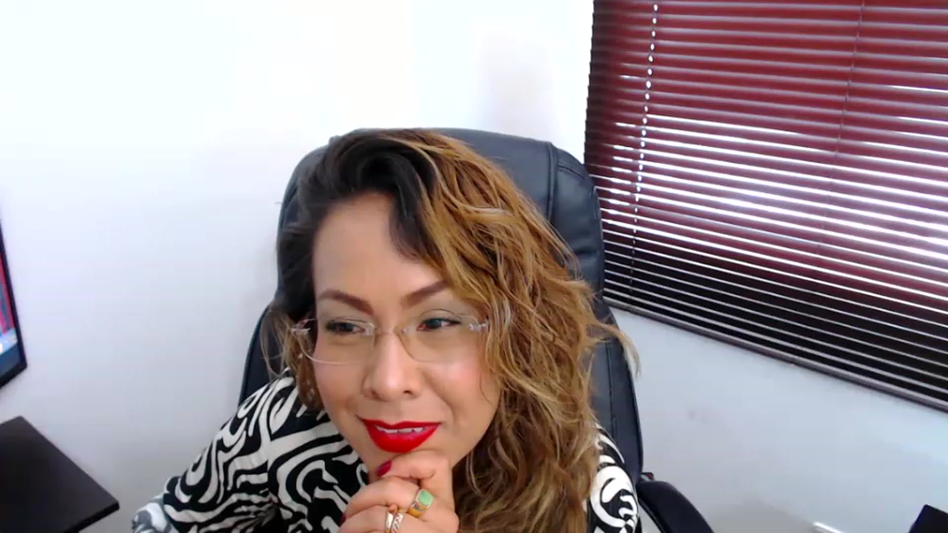 Gallery image thumbnail from office_secret's myfreecams stream on, 03/24/2023, 18:07 image 9 of 20