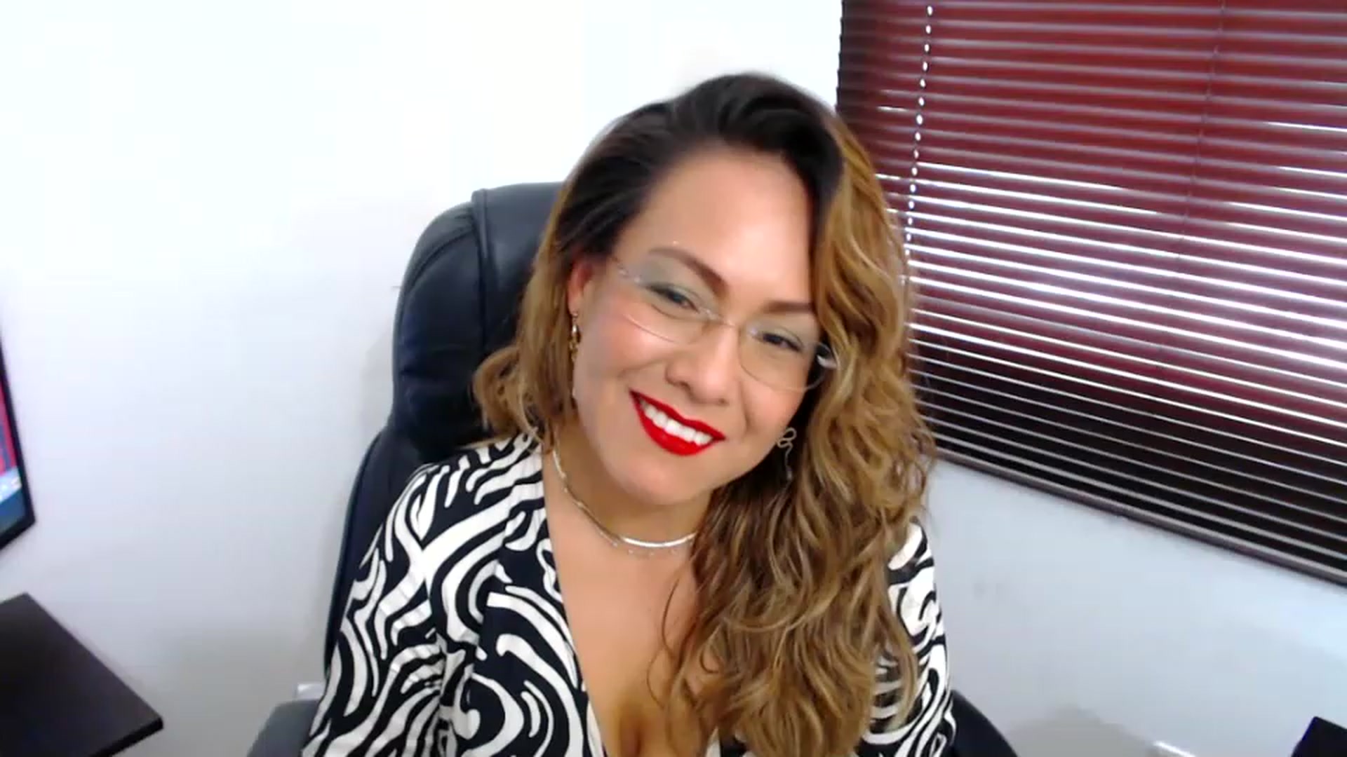 Gallery image thumbnail from office_secret's myfreecams stream on, 03/24/2023, 18:07 image 19 of 20