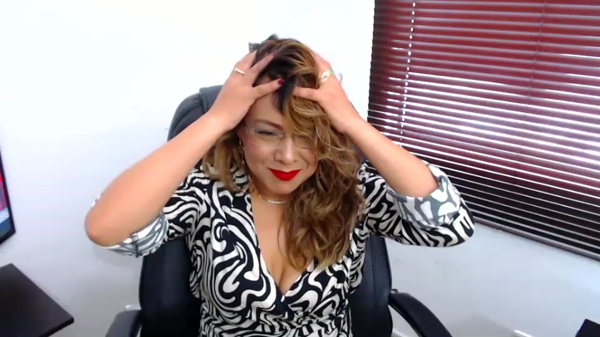 Gallery image thumbnail from office_secret's myfreecams stream on, 03/24/2023, 18:07 image 8 of 20