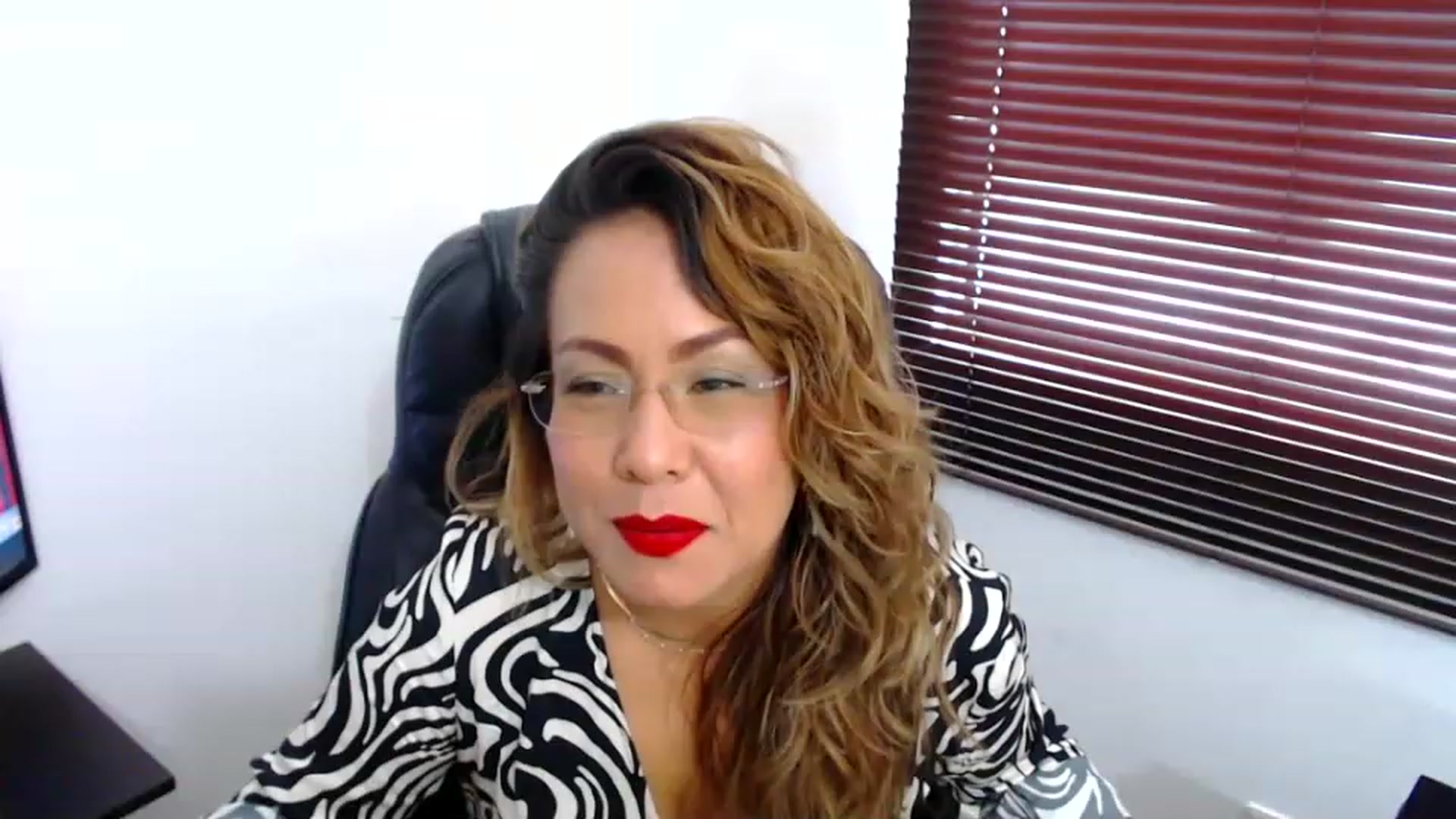 Gallery image thumbnail from office_secret's myfreecams stream on, 03/24/2023, 18:07 image 16 of 20