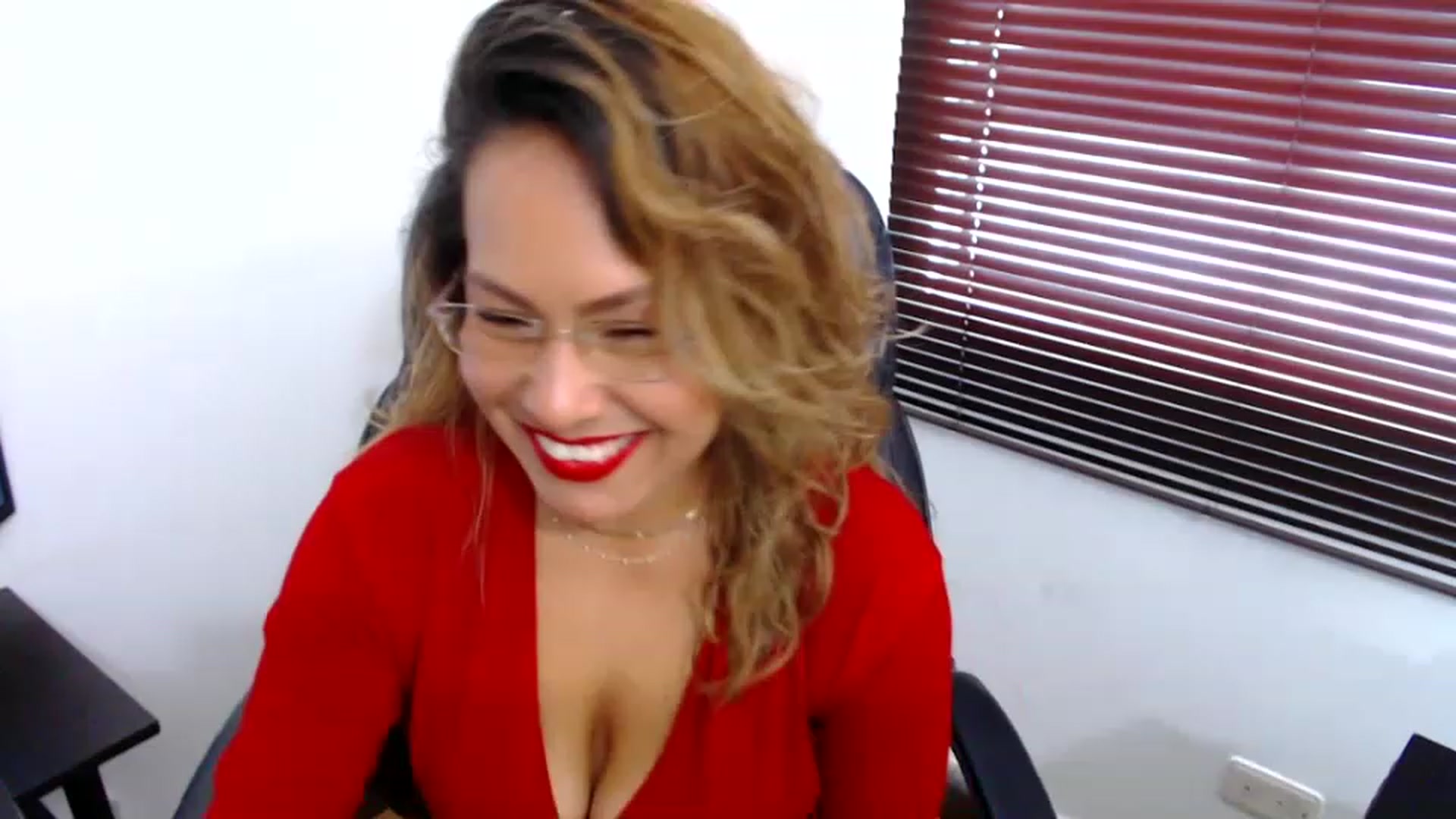Gallery image thumbnail from office_secret's myfreecams stream on, 03/28/2023, 16:51 image 17 of 20