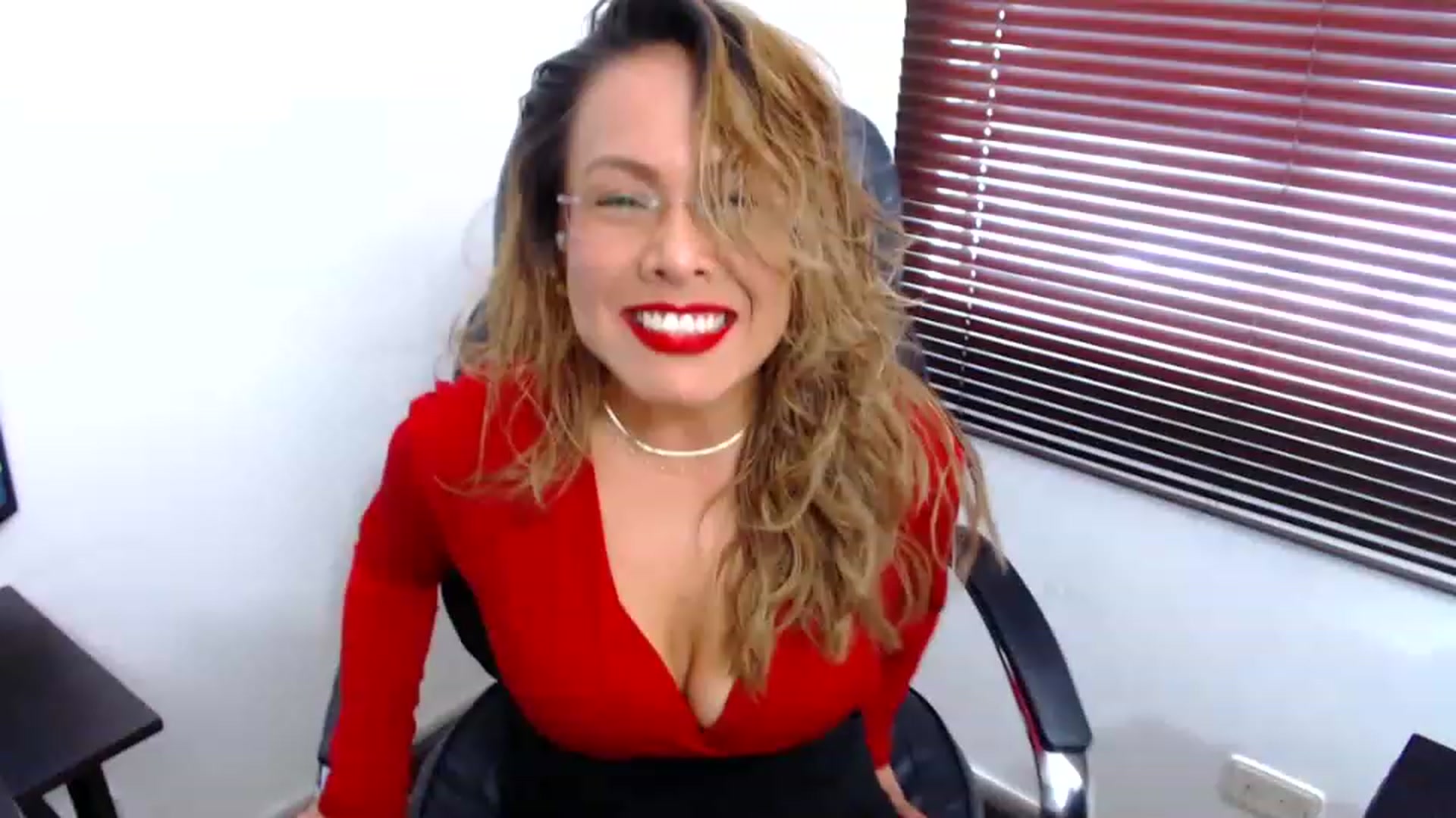 Gallery image thumbnail from office_secret's myfreecams stream on, 03/28/2023, 16:51 image 13 of 20