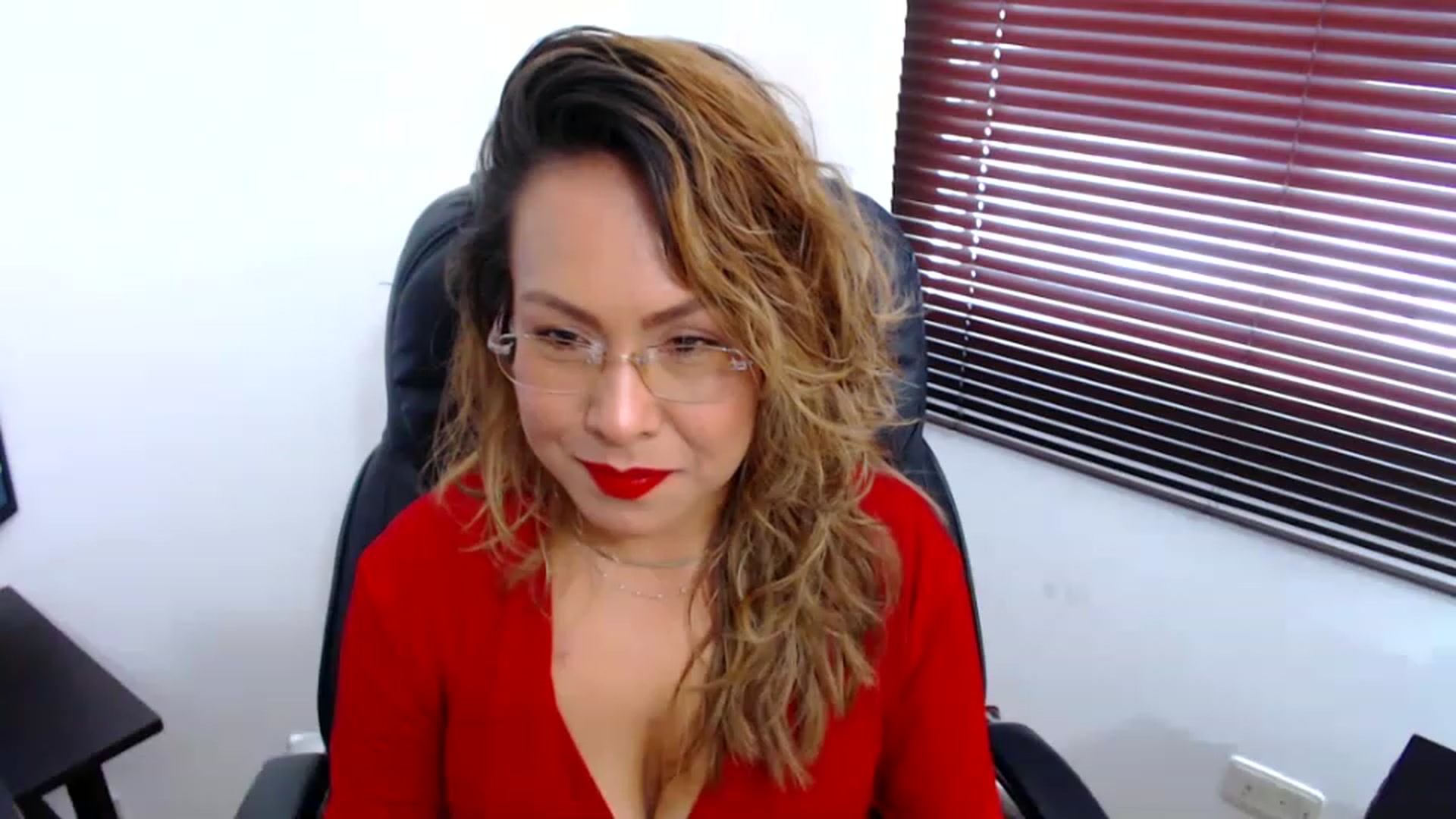 Gallery image thumbnail from office_secret's myfreecams stream on, 03/28/2023, 16:51 image 10 of 20