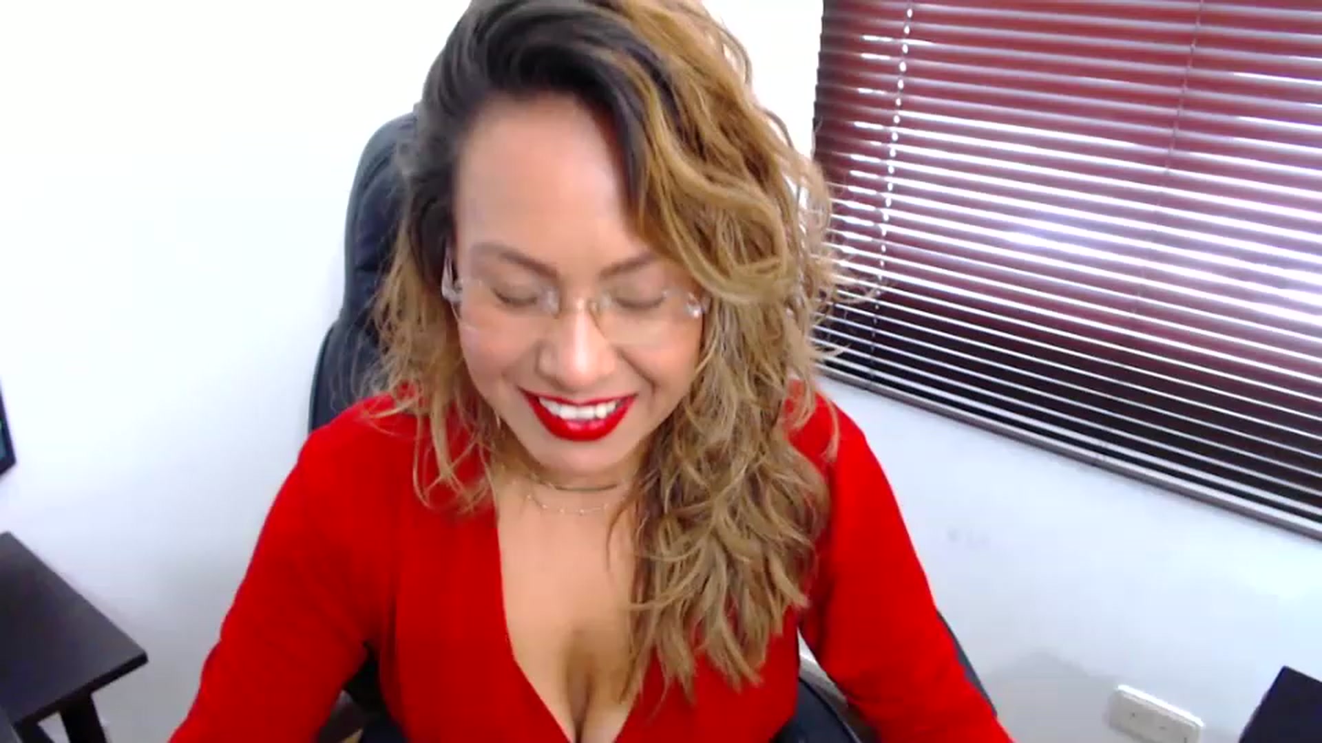 Gallery image thumbnail from office_secret's myfreecams stream on, 03/28/2023, 16:51 image 11 of 20