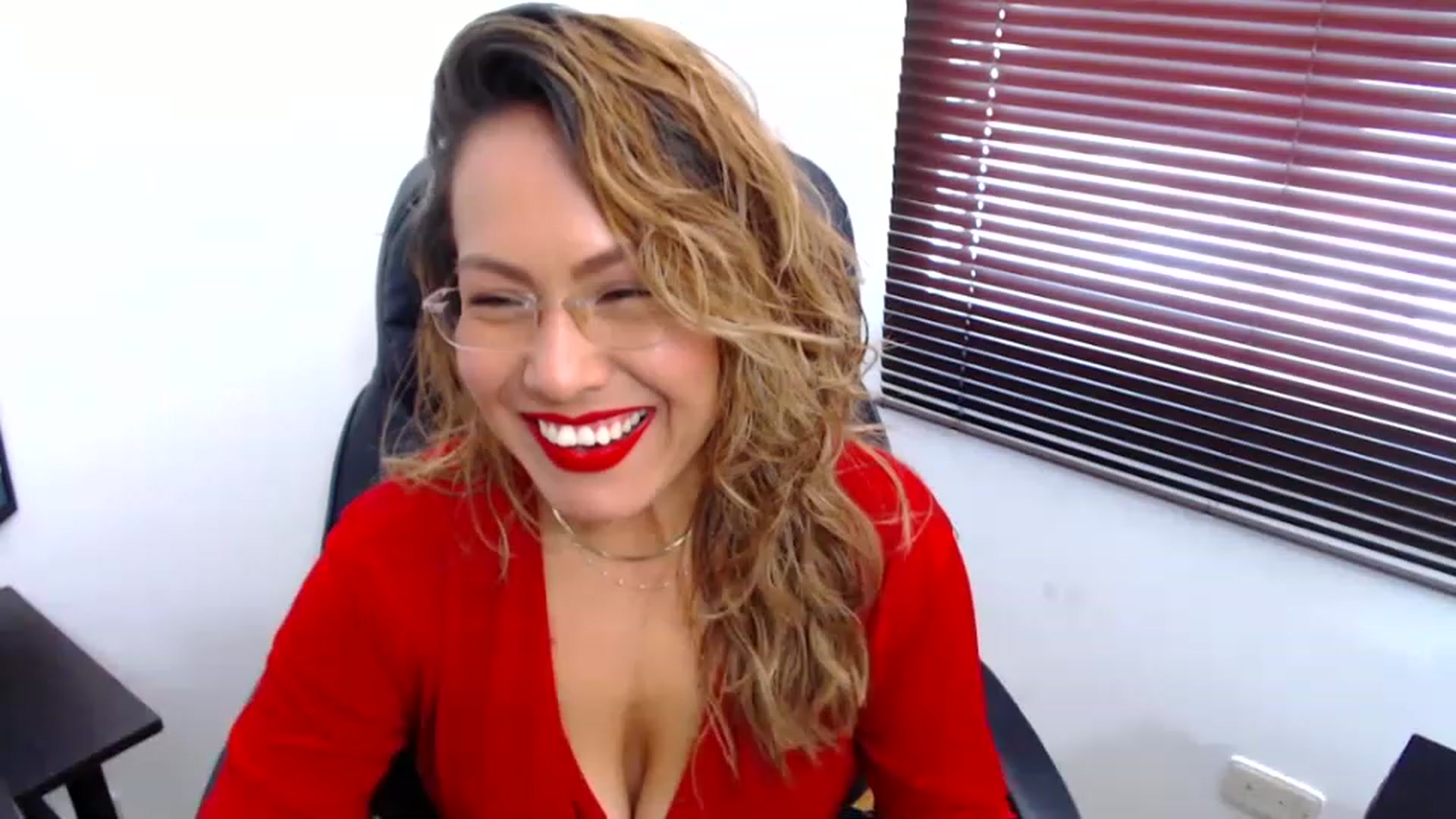 Gallery image thumbnail from office_secret's myfreecams stream on, 03/28/2023, 16:51 image 7 of 20