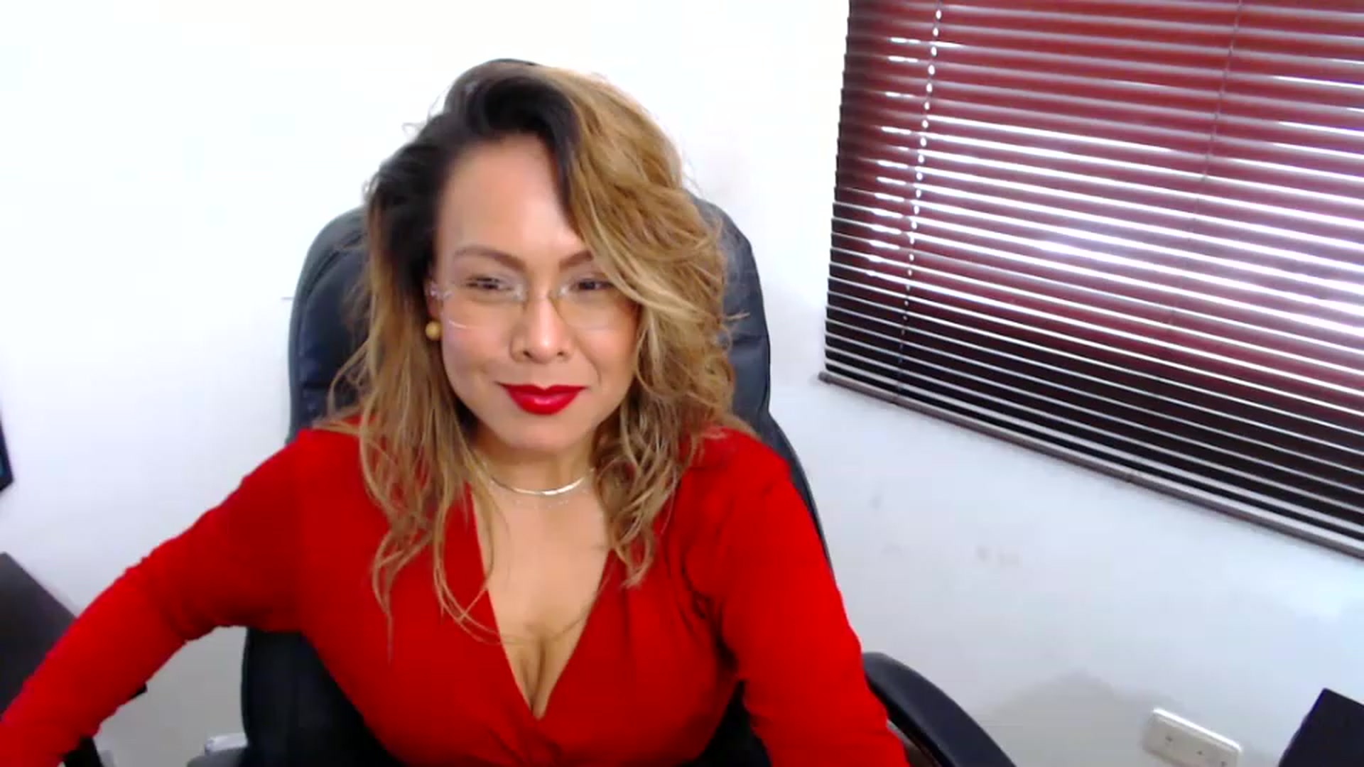 Gallery image thumbnail from office_secret's myfreecams stream on, 03/28/2023, 19:02 image 20 of 20