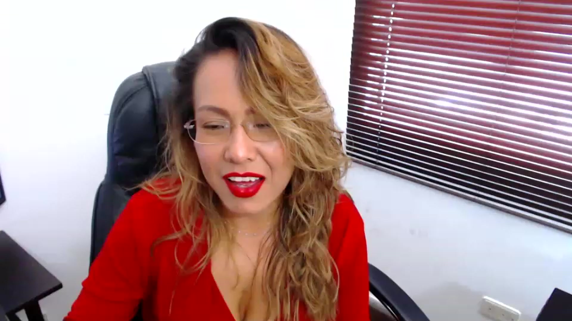 Gallery image thumbnail from office_secret's myfreecams stream on, 03/28/2023, 19:02 image 7 of 20