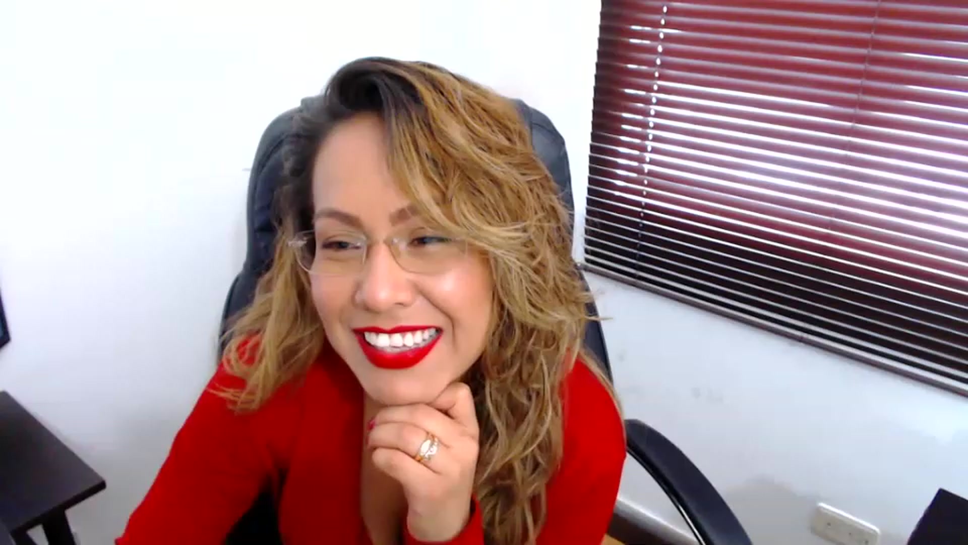 Gallery image thumbnail from office_secret's myfreecams stream on, 03/28/2023, 19:02 image 1 of 20