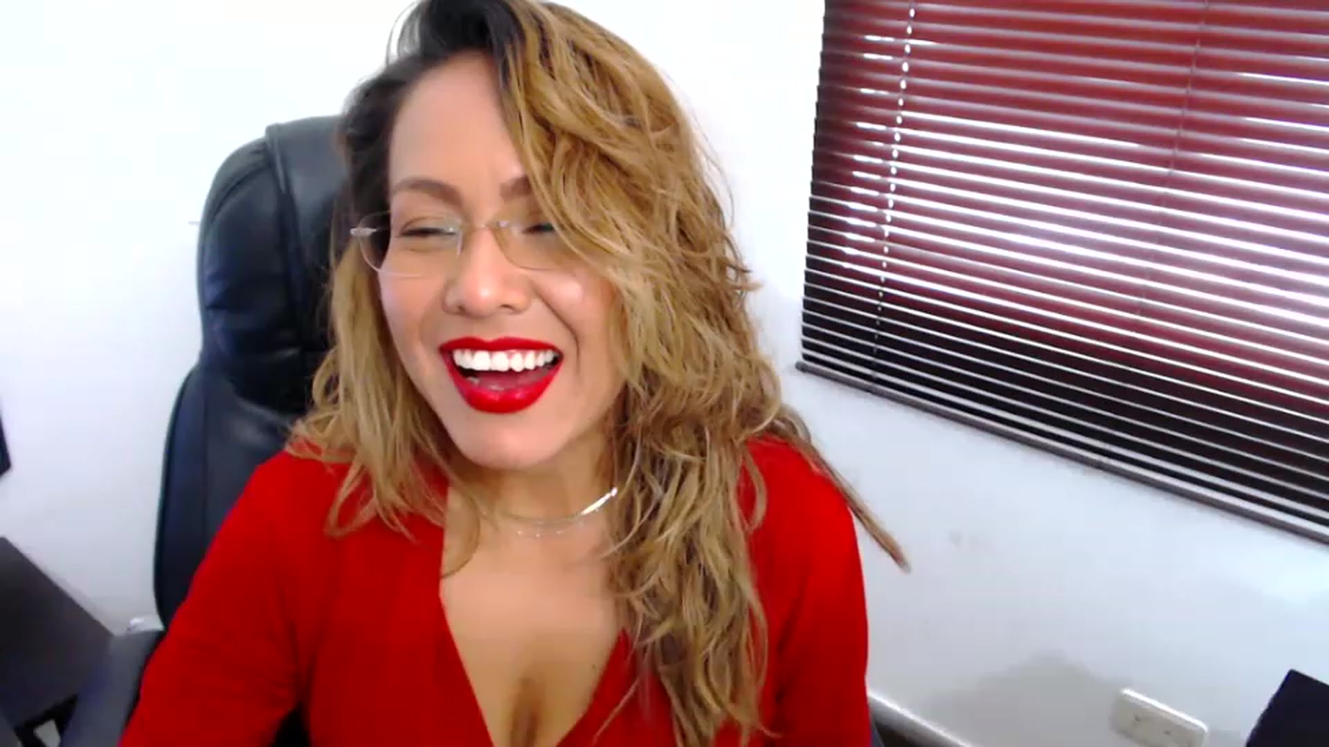 Gallery image thumbnail from office_secret's myfreecams stream on, 03/28/2023, 19:02 image 10 of 20