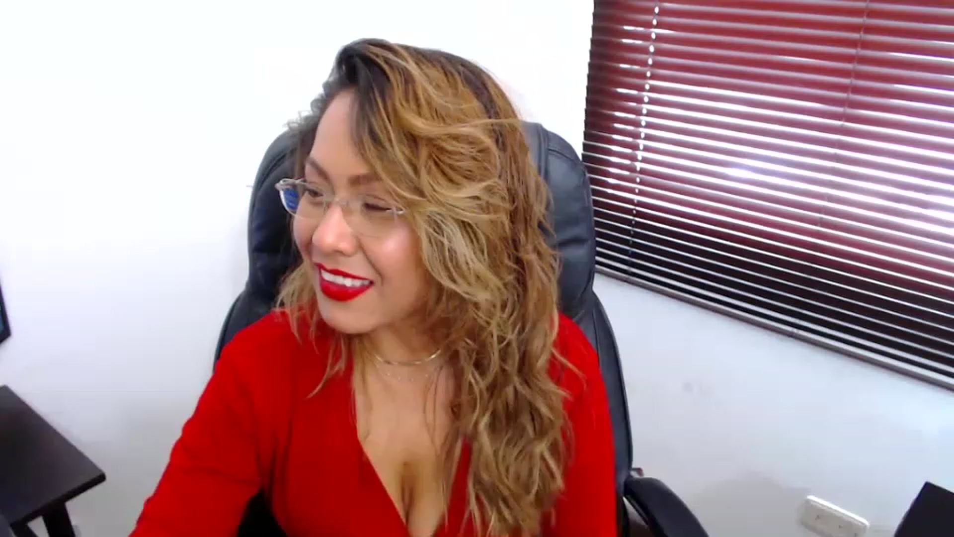 Gallery image thumbnail from office_secret's myfreecams stream on, 03/28/2023, 19:02 image 6 of 20