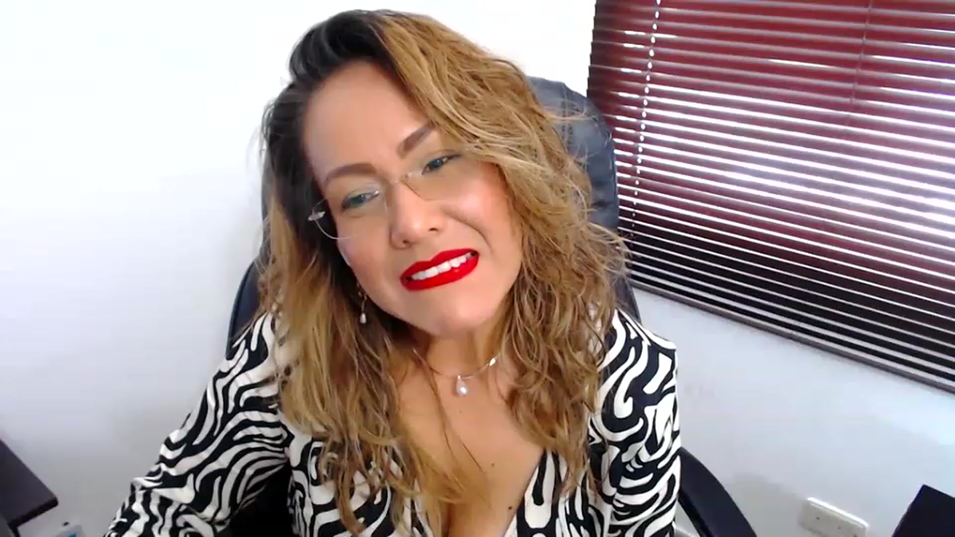 Gallery image thumbnail from office_secret's myfreecams stream on, 03/29/2023, 17:30 image 16 of 20