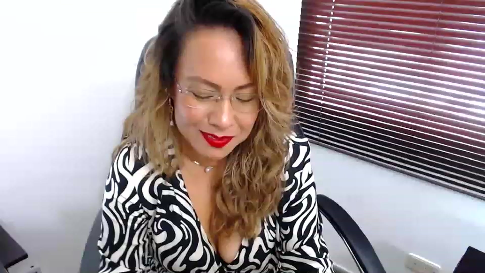 Gallery image thumbnail from office_secret's myfreecams stream on, 03/29/2023, 17:30 image 19 of 20