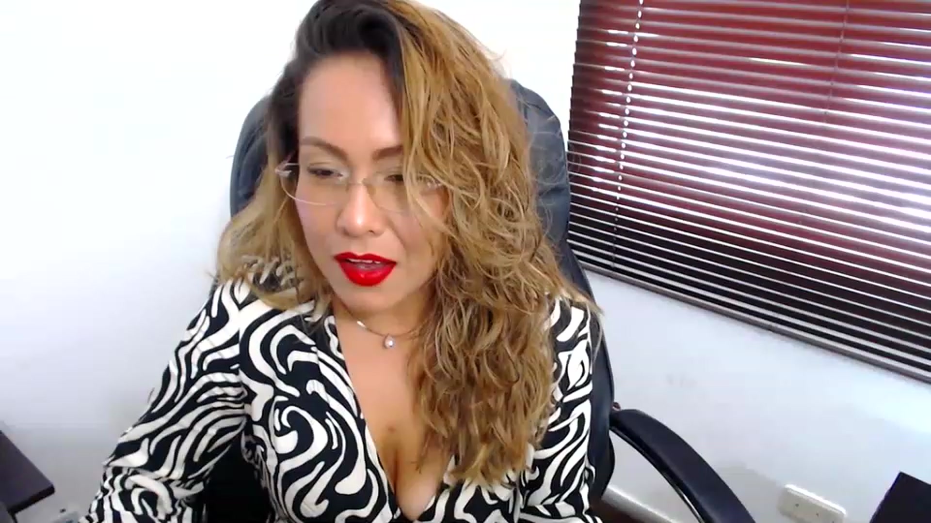Gallery image thumbnail from office_secret's myfreecams stream on, 03/29/2023, 17:30 image 18 of 20