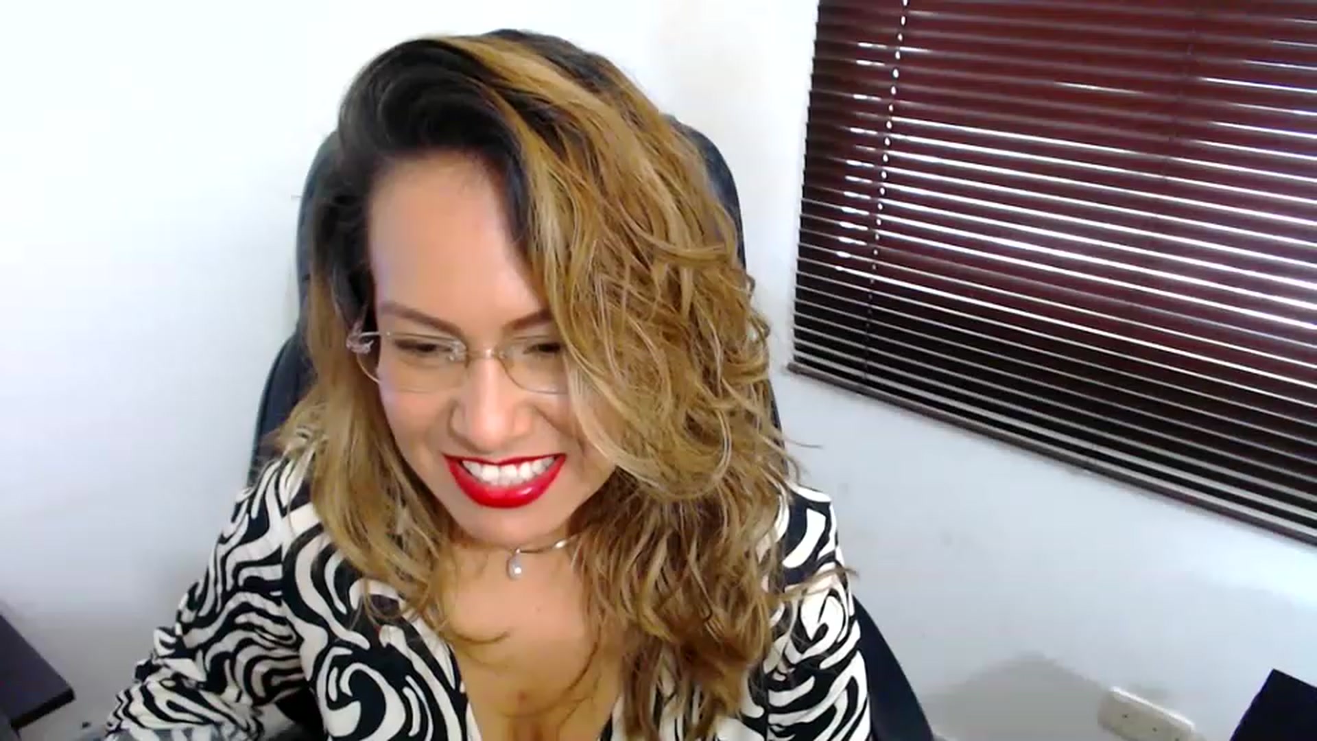 Gallery image thumbnail from office_secret's myfreecams stream on, 03/29/2023, 18:25 image 12 of 20