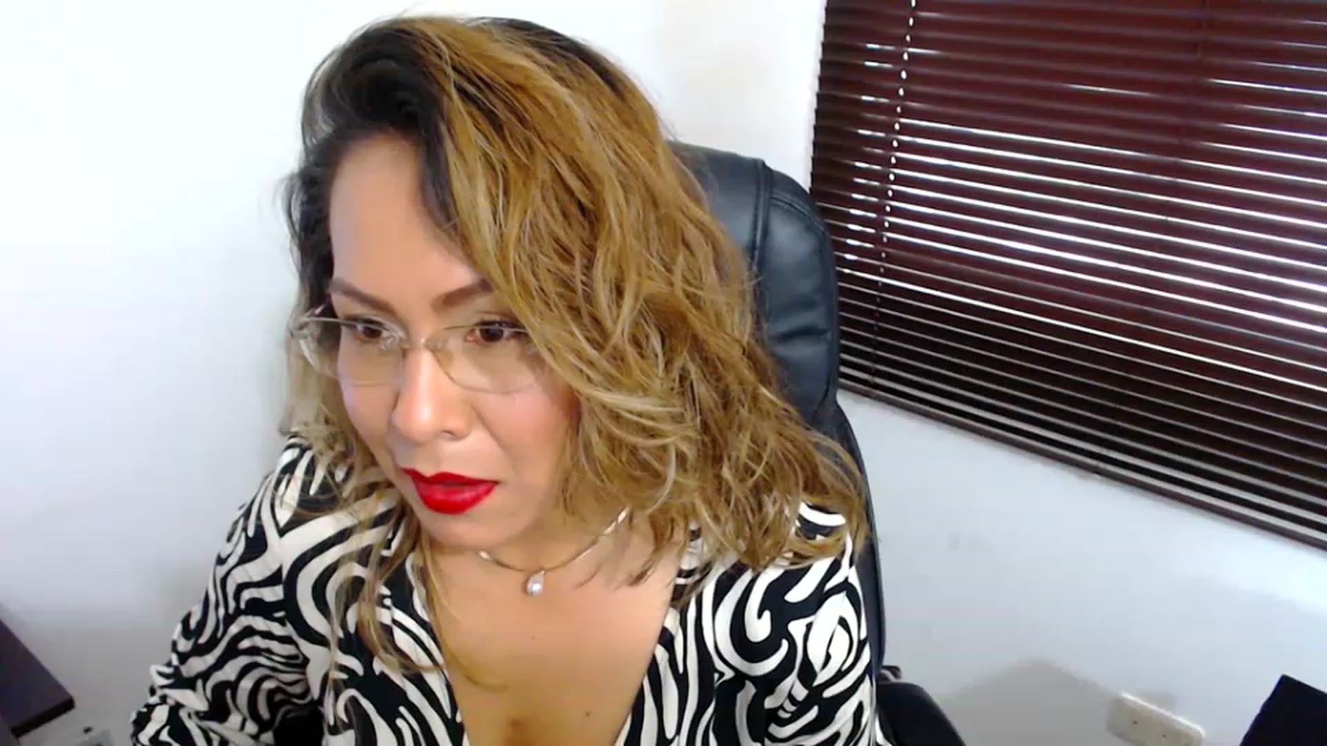Gallery image thumbnail from office_secret's myfreecams stream on, 03/29/2023, 18:25 image 20 of 20