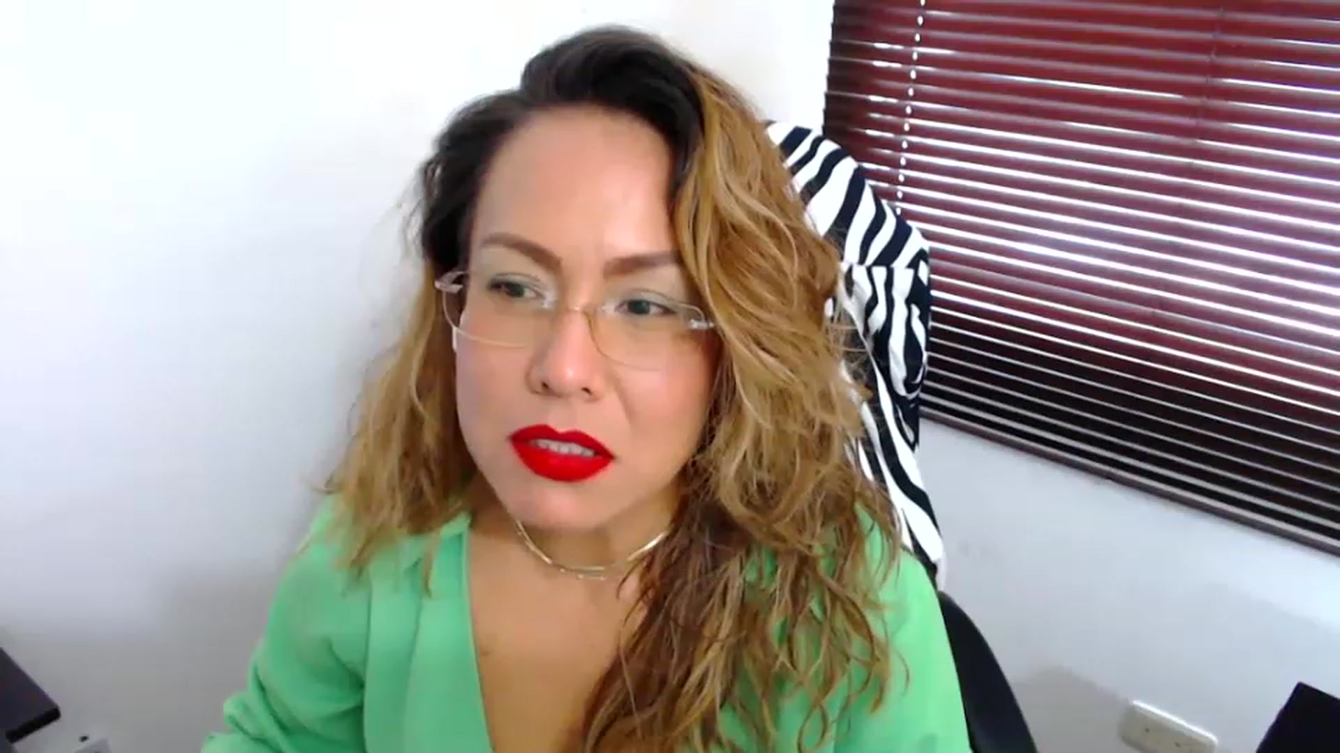 Gallery image thumbnail from office_secret's myfreecams stream on, 03/31/2023, 17:38 image 15 of 20
