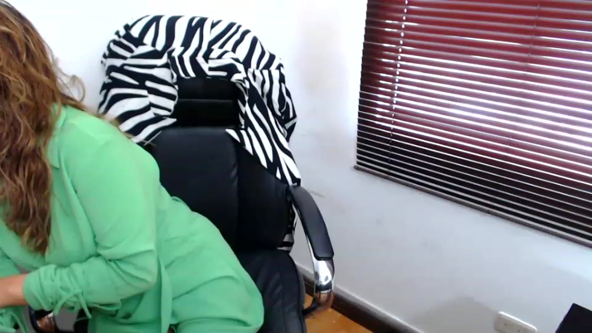 Gallery image thumbnail from office_secret's myfreecams stream on, 03/31/2023, 17:38 image 1 of 20