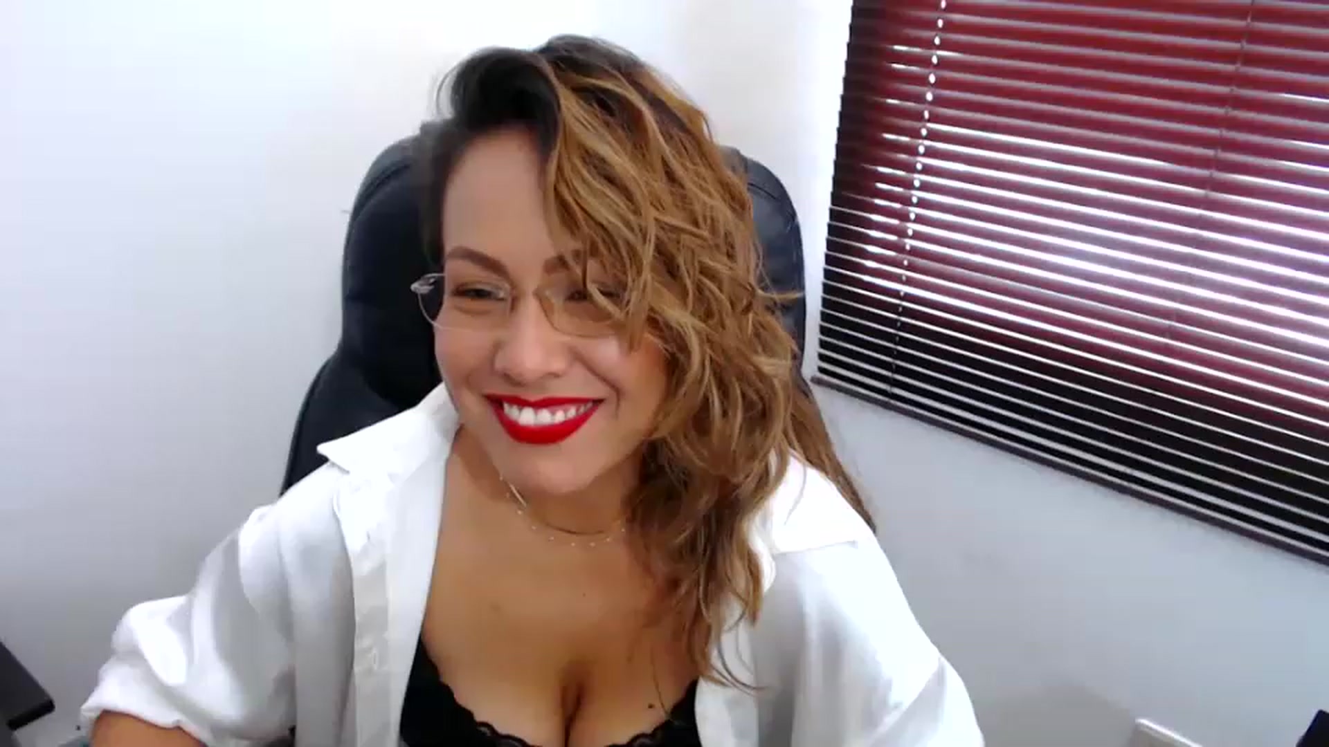 Gallery image thumbnail from office_secret's myfreecams stream on, 04/03/2023, 17:57 image 4 of 20