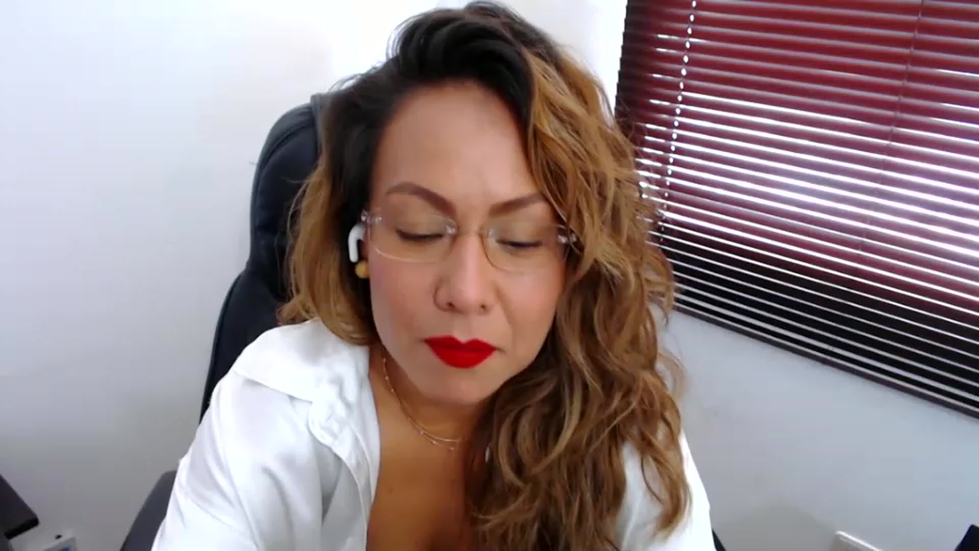 Gallery image thumbnail from office_secret's myfreecams stream on, 04/03/2023, 17:57 image 16 of 20
