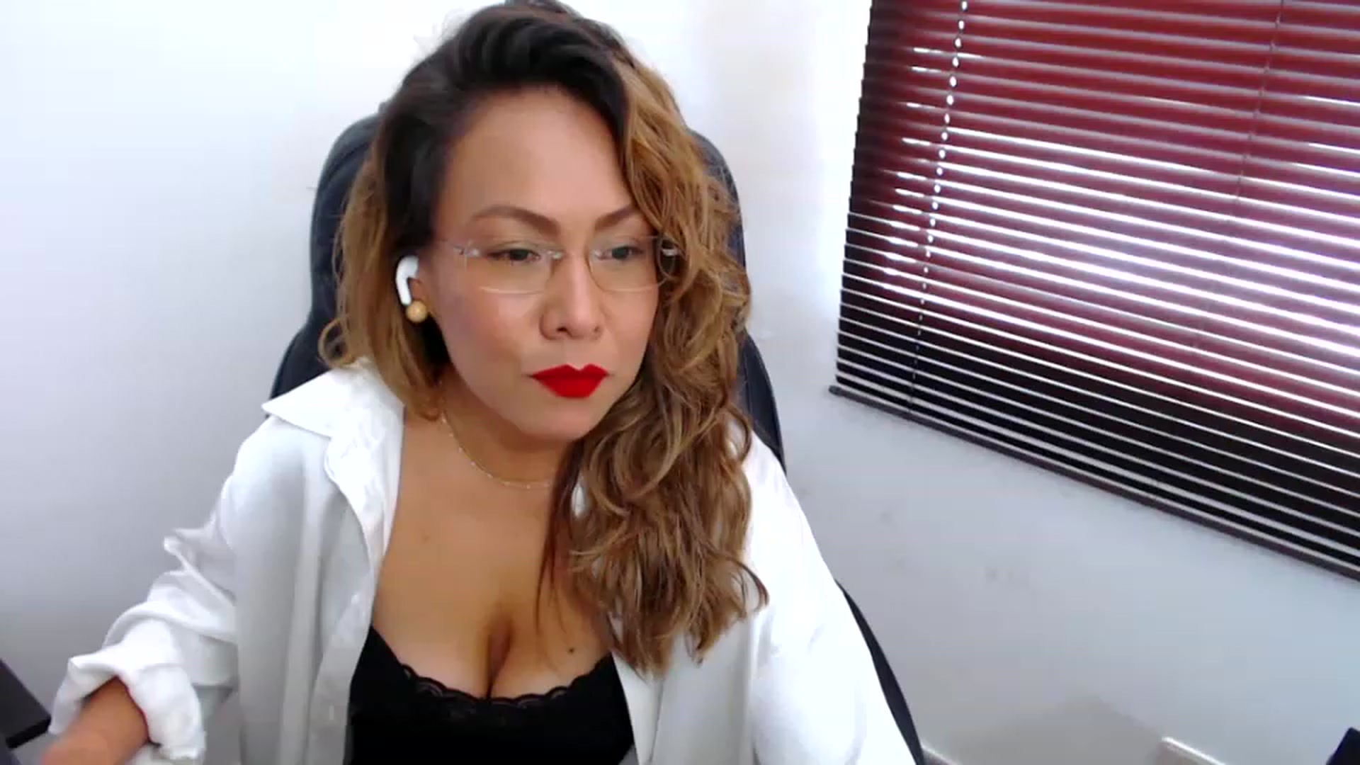 Gallery image thumbnail from office_secret's myfreecams stream on, 04/03/2023, 17:57 image 20 of 20