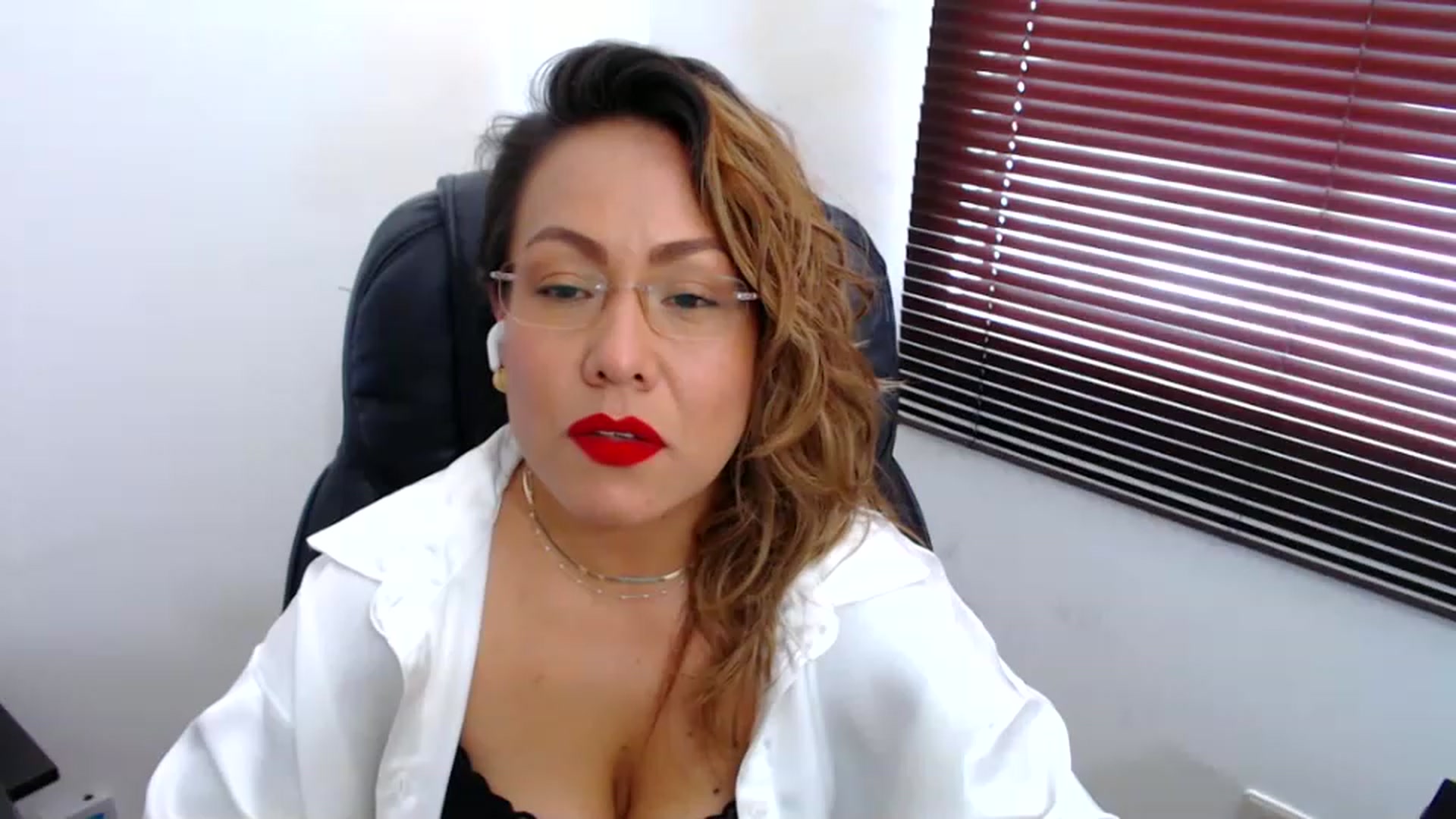 Gallery image thumbnail from office_secret's myfreecams stream on, 04/03/2023, 17:57 image 7 of 20