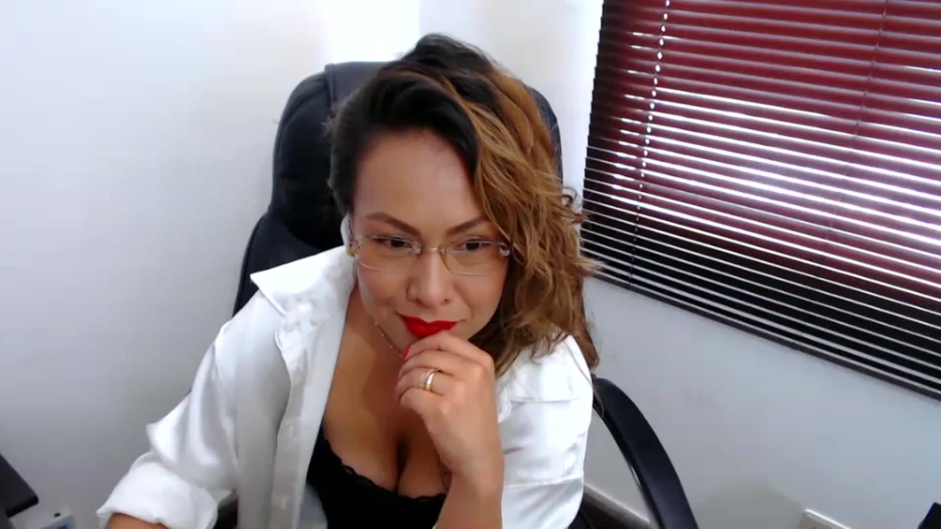Gallery image thumbnail from office_secret's myfreecams stream on, 04/03/2023, 17:57 image 5 of 20