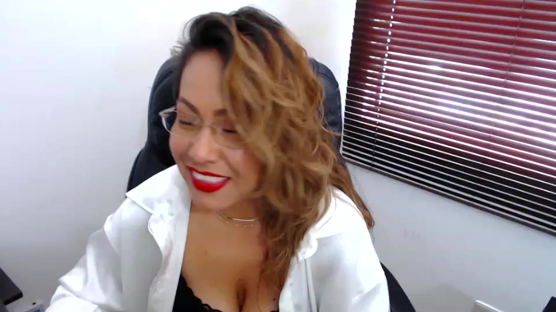 Gallery image thumbnail from office_secret's myfreecams stream on, 04/03/2023, 17:57 image 6 of 20