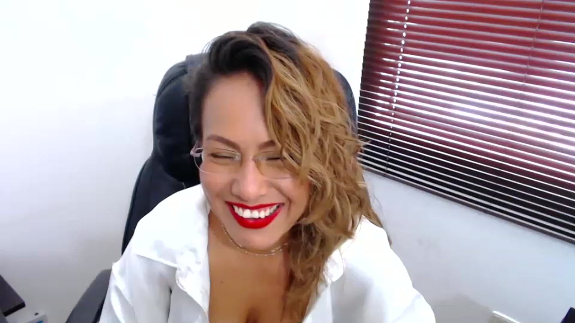 Gallery image thumbnail from office_secret's myfreecams stream on, 04/03/2023, 17:57 image 10 of 20