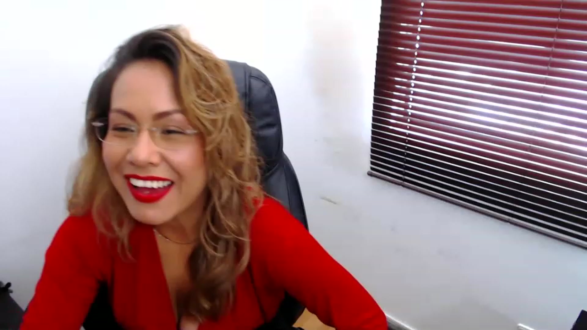 Gallery image thumbnail from office_secret's myfreecams stream on, 04/05/2023, 17:54 image 19 of 20