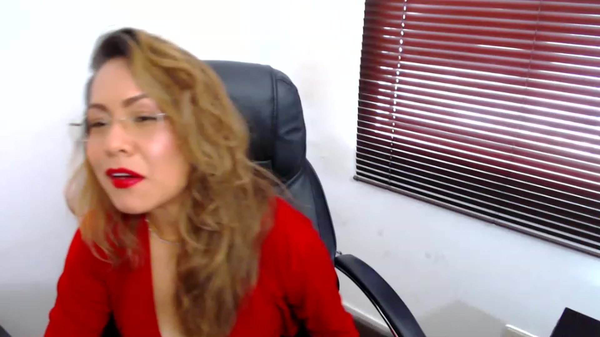 Gallery image thumbnail from office_secret's myfreecams stream on, 04/05/2023, 19:15 image 6 of 20