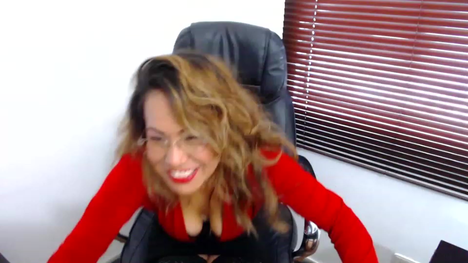 Gallery image thumbnail from office_secret's myfreecams stream on, 04/05/2023, 19:15 image 10 of 20