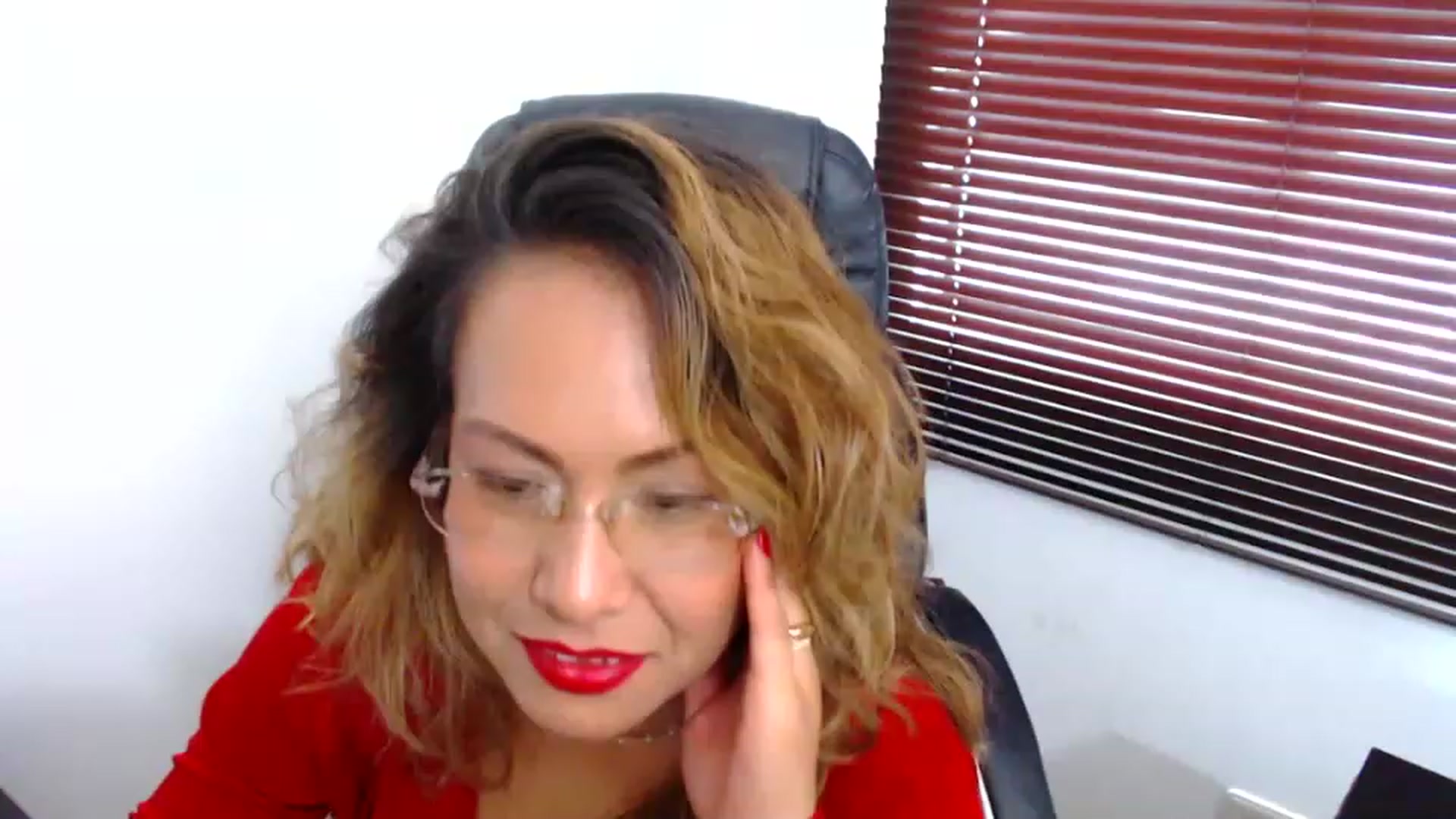 Gallery image thumbnail from office_secret's myfreecams stream on, 04/05/2023, 19:15 image 14 of 20