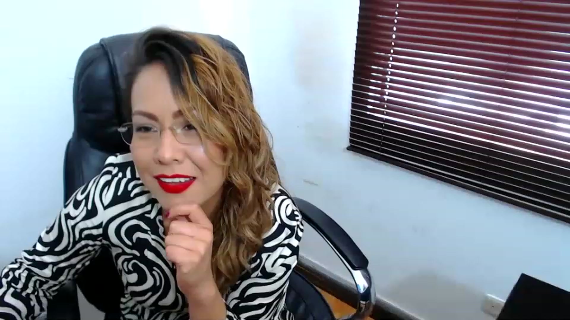 Gallery image thumbnail from office_secret's myfreecams stream on, 04/13/2023, 17:30 image 1 of 20